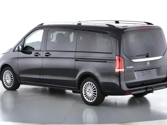 Mercedes-Benz V 220