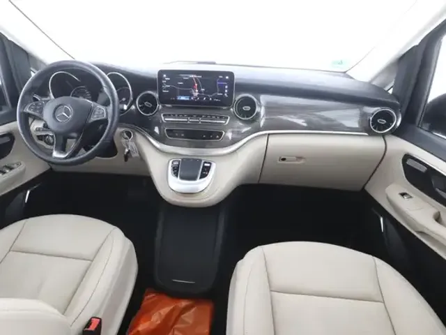 Mercedes-Benz V 220