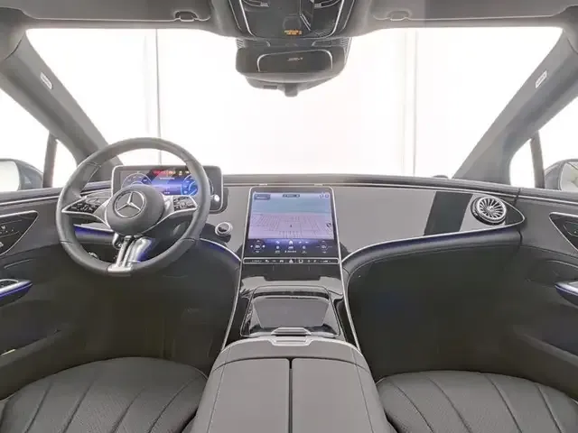 Mercedes-Benz EQE 300