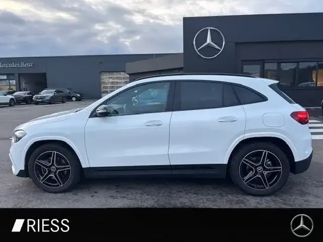Mercedes-Benz GLA 200