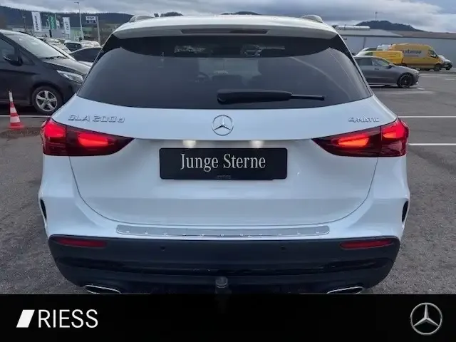 Mercedes-Benz GLA 200