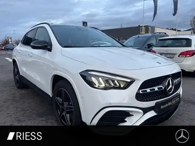 Mercedes-Benz GLA 200