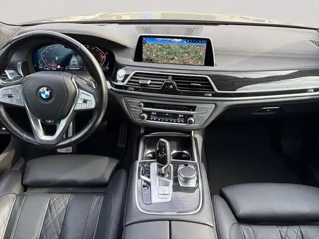 BMW 740