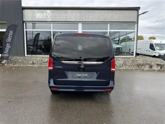 Mercedes-Benz V 250