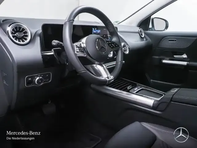 Mercedes-Benz EQA 300