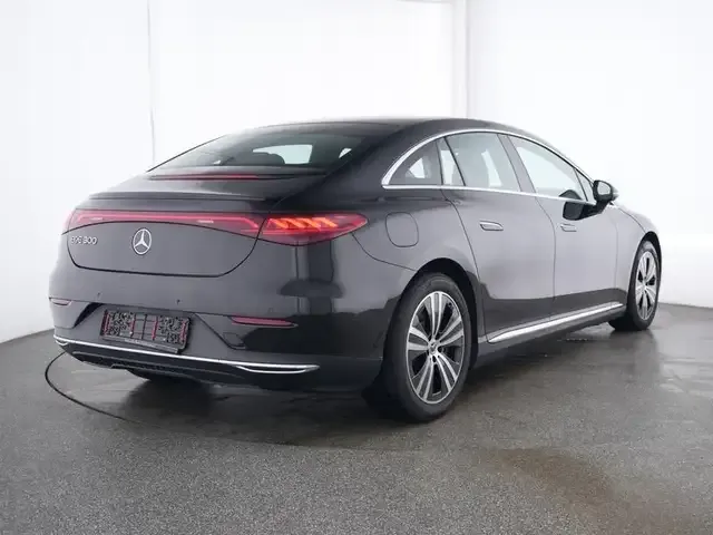 Mercedes-Benz EQE 300