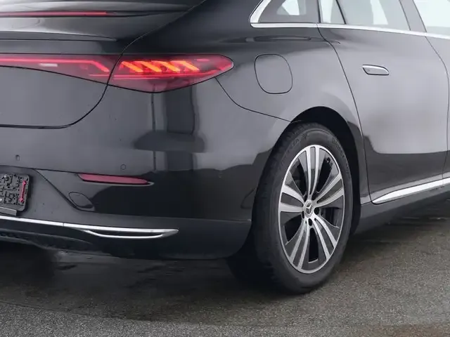 Mercedes-Benz EQE 300
