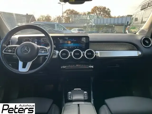 Mercedes-Benz GLB 220