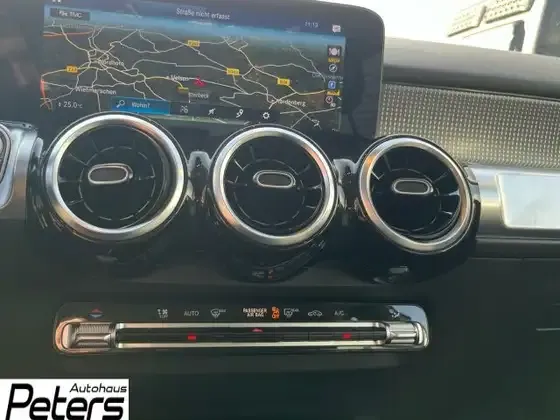 Mercedes-Benz GLB 220