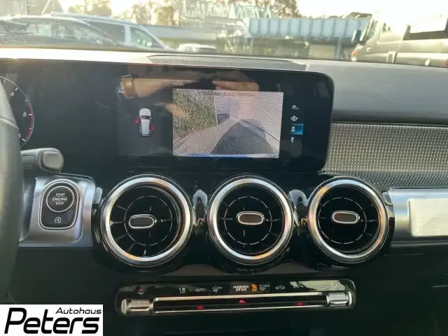 Mercedes-Benz GLB 220