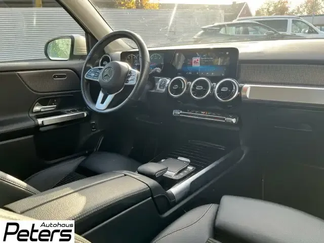 Mercedes-Benz GLB 220