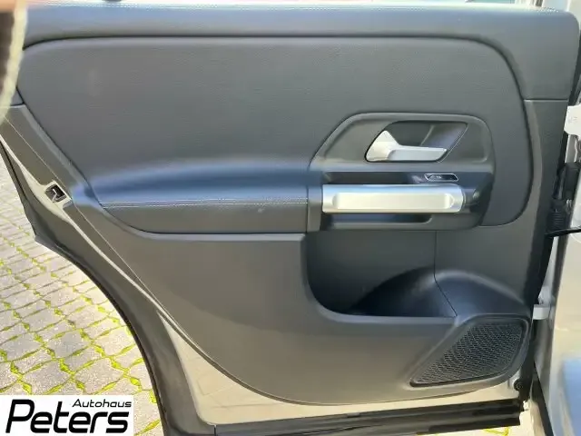 Mercedes-Benz GLB 220