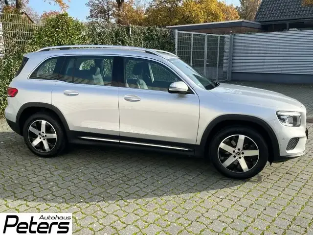 Mercedes-Benz GLB 220