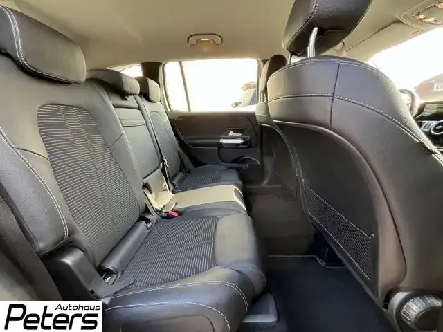 Mercedes-Benz GLB 220