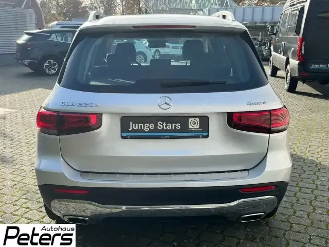 Mercedes-Benz GLB 220