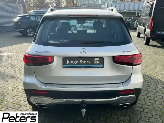 Mercedes-Benz GLB 220