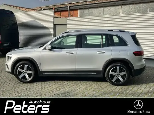 Mercedes-Benz GLB 220