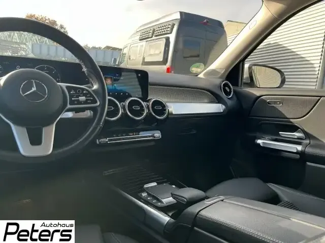 Mercedes-Benz GLB 220