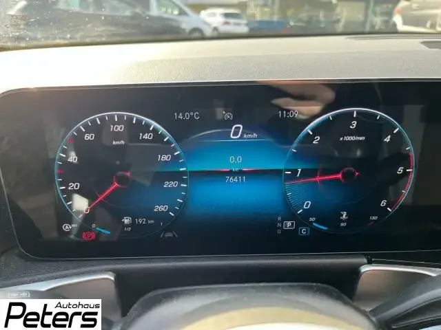 Mercedes-Benz GLB 220