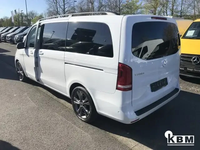 Mercedes-Benz V 250
