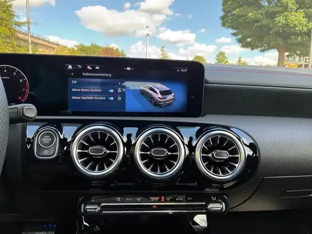 Mercedes-Benz CLA 180