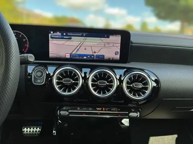 Mercedes-Benz CLA 180
