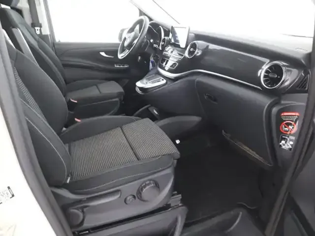 Mercedes-Benz V 220