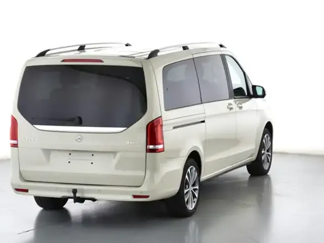 Mercedes-Benz V 220