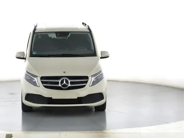 Mercedes-Benz V 220