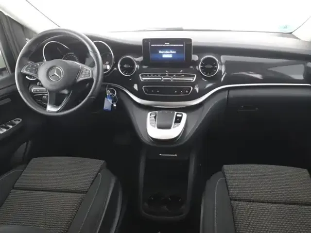 Mercedes-Benz V 220
