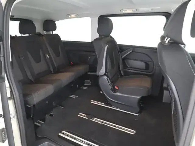 Mercedes-Benz V 220