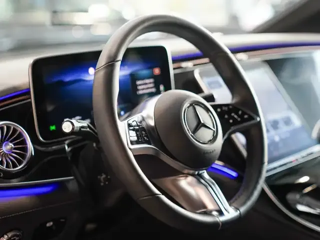 Mercedes-Benz EQE 300