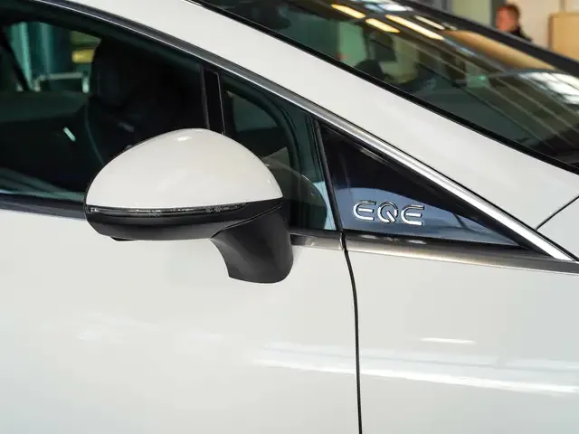 Mercedes-Benz EQE 300