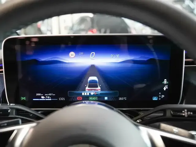 Mercedes-Benz EQE 300