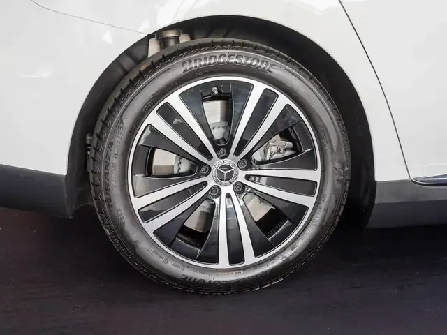 Mercedes-Benz EQE 300