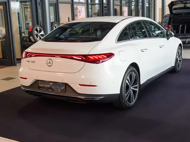 Mercedes-Benz EQE 300