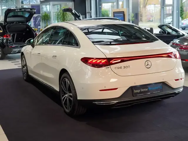 Mercedes-Benz EQE 300