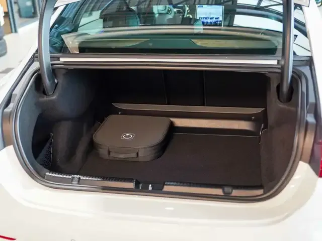 Mercedes-Benz EQE 300