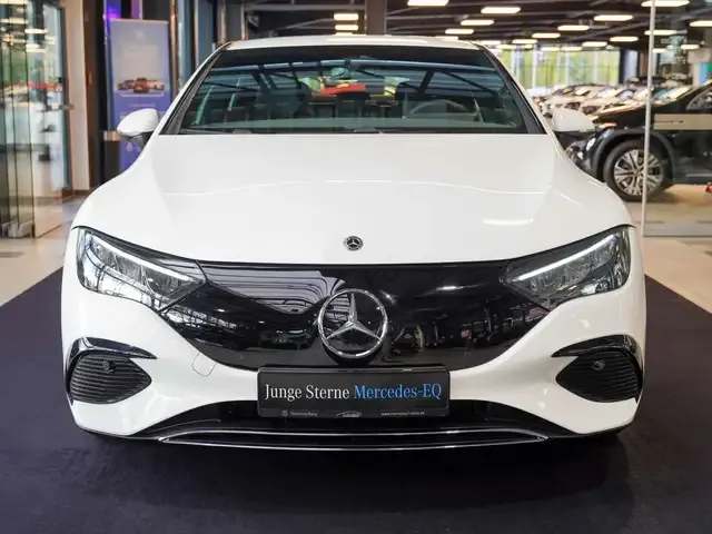 Mercedes-Benz EQE 300