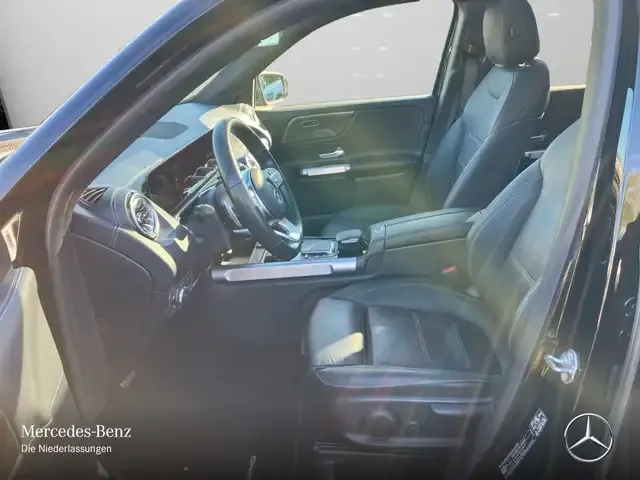 Mercedes-Benz GLB 220