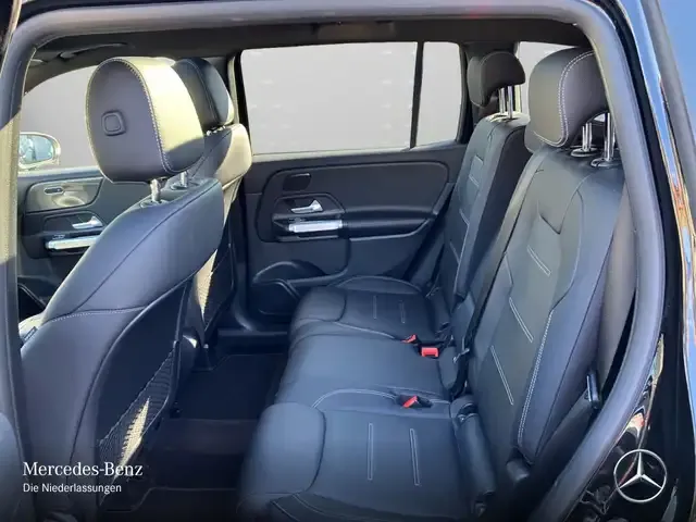 Mercedes-Benz GLB 220