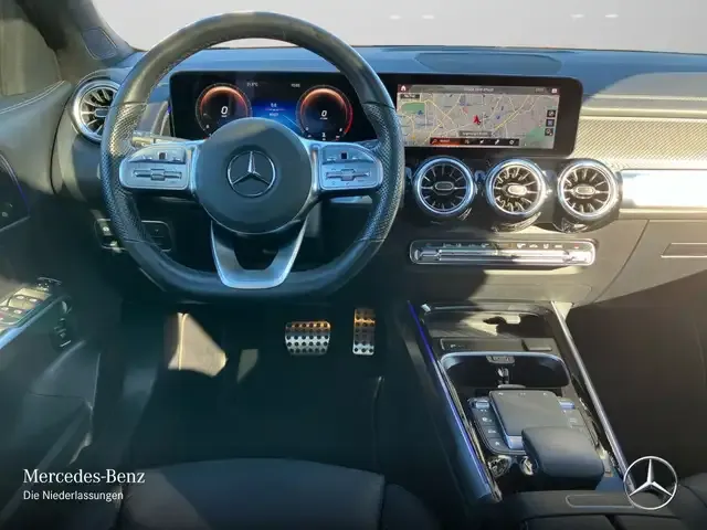 Mercedes-Benz GLB 220