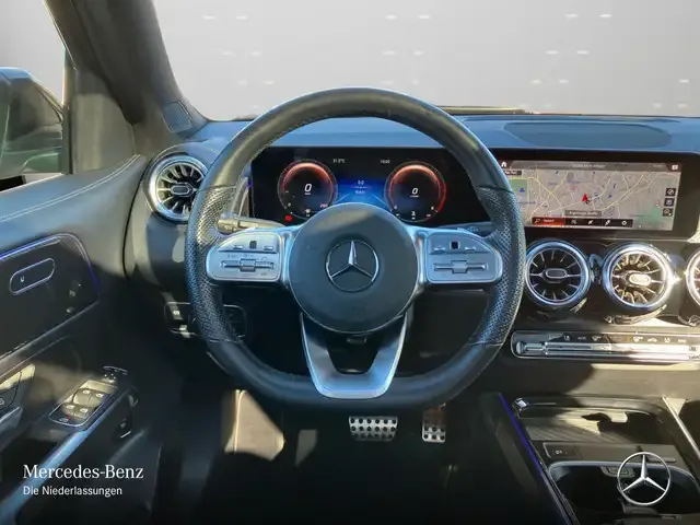 Mercedes-Benz GLB 220