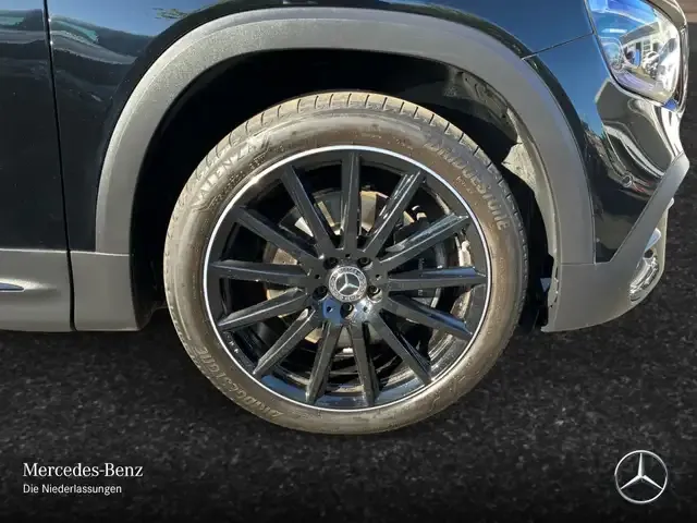 Mercedes-Benz GLB 220