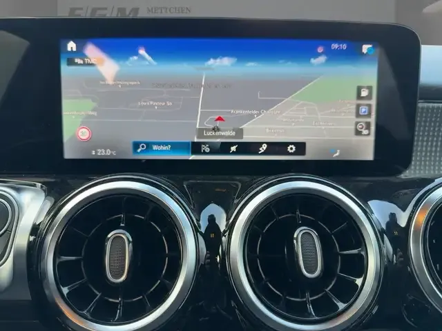 Mercedes-Benz GLB 180