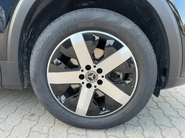 Mercedes-Benz GLB 180