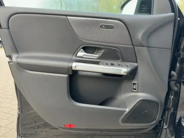 Mercedes-Benz GLB 180