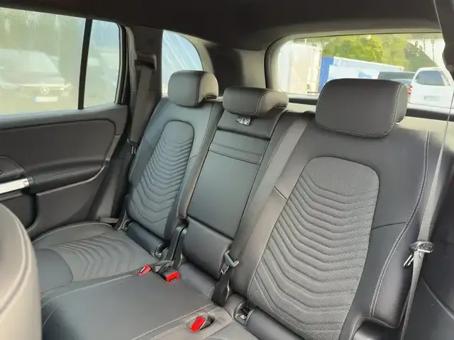 Mercedes-Benz GLB 180