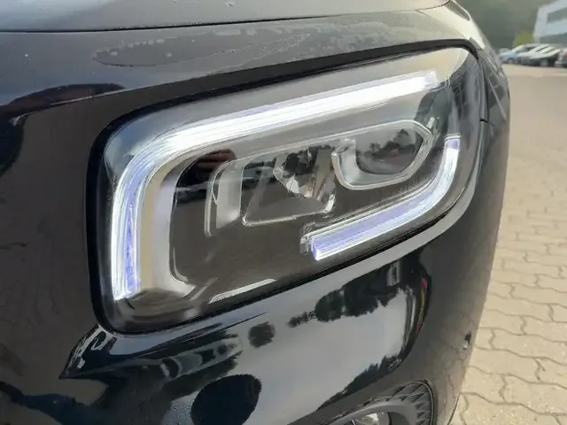 Mercedes-Benz GLB 180