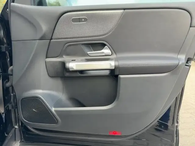 Mercedes-Benz GLB 180